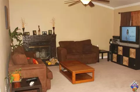 44354 Lively Ave, Lancaster, CA 93536 photo 2