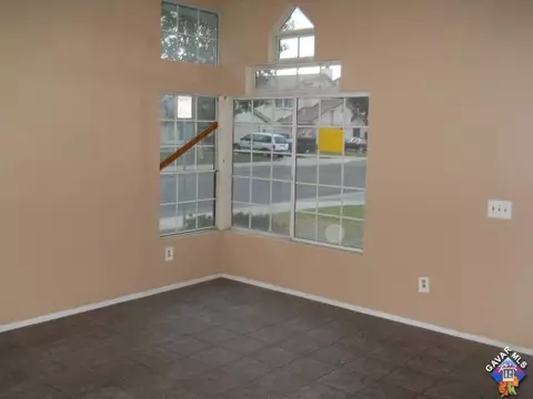 2531 E Lingard St, Lancaster, CA 93535 photo 2