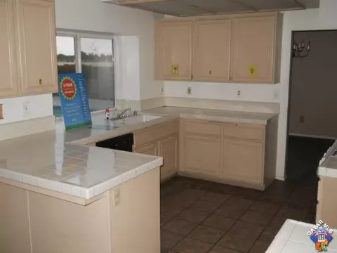 2531 E Lingard St, Lancaster, CA 93535 photo 5