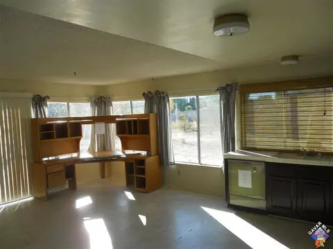 1000 Caperton St, Lancaster, CA 93535 photo 2