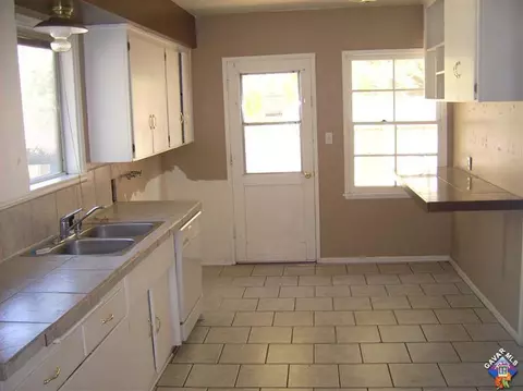 328 E Avenue J12, Lancaster, CA 93535 photo 2