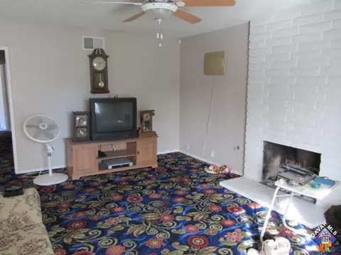 813 E Pondera St, Lancaster, CA 93535 photo 3
