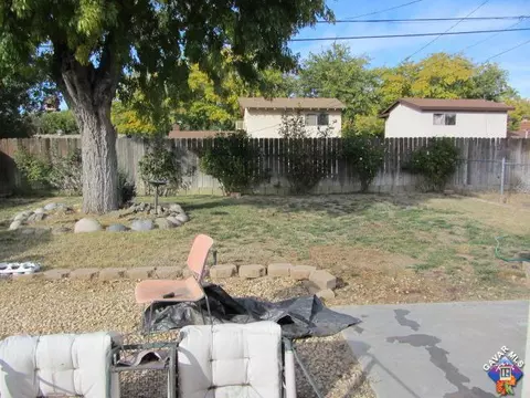 813 E Pondera St, Lancaster, CA 93535 photo 12