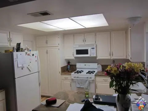 813 E Pondera St, Lancaster, CA 93535 photo 4