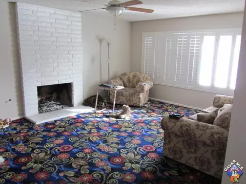 813 E Pondera St, Lancaster, CA 93535 photo 2