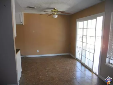 1152 Dianron Rd, Palmdale, CA 93551 photo 3