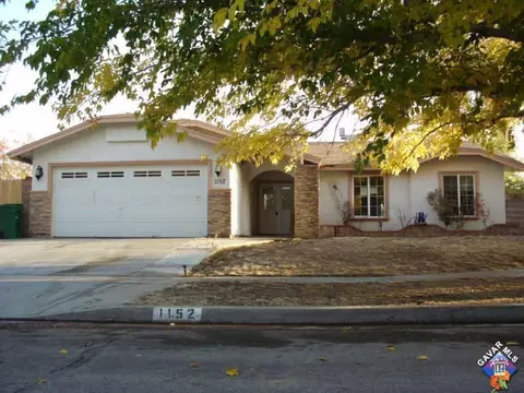 1152 Dianron Rd, Palmdale, CA 93551 photo 1