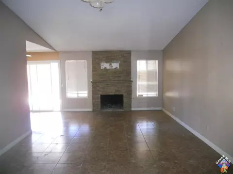 1152 Dianron Rd, Palmdale, CA 93551 photo 2