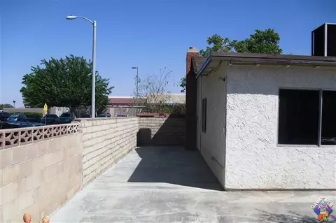 37729 27th St, Palmdale, CA 93550 photo 2