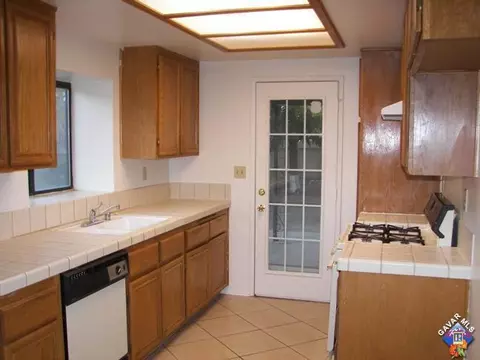 4339 Saddleback Rd, Palmdale, CA 93552 photo 3