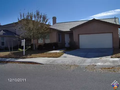 2836 E Newgrove St, Lancaster, CA 93535 photo 1