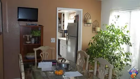 37458 Bristol Ct, Palmdale, CA 93550 photo 2