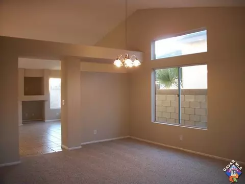 2034 Greentree St, Lancaster, CA 93535 photo 2
