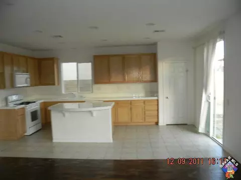 3036 San Luis Dr, Lancaster, CA 93535 photo 2