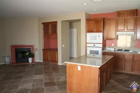6335 Starview Dr, Lancaster, CA 93536 photo 4