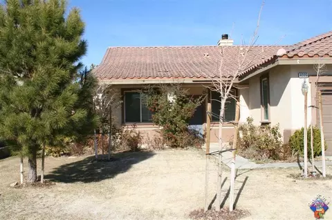 6335 Starview Dr, Lancaster, CA 93536 photo 2