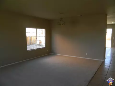 5657 Eisenhower Way, Palmdale, CA 93552 photo 2