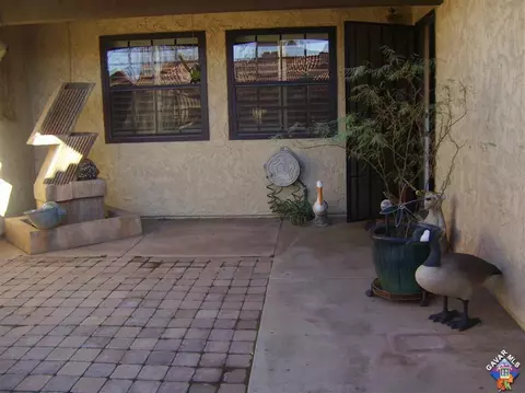 43730 Frieda Ct, Lancaster, CA 93535 photo 2