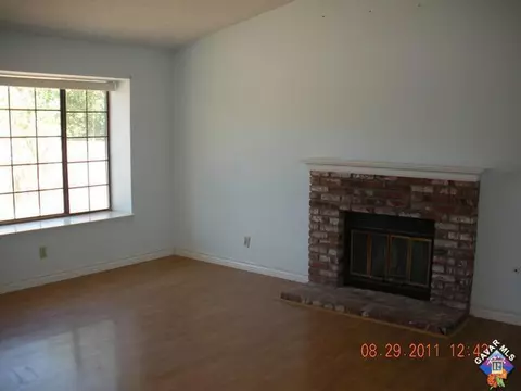 37556 Silk Tree Ln, Palmdale, CA 93550 photo 2