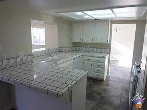 1402 Onyx Dr, Palmdale, CA 93550 photo 9