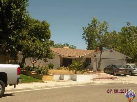 43718 Sentry Ln, Lancaster, CA 93536 photo 2