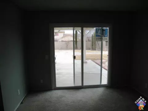45846 Suffolk Dr, Lancaster, CA 93534 photo 2