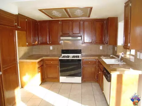 45846 Suffolk Dr, Lancaster, CA 93534 photo 4