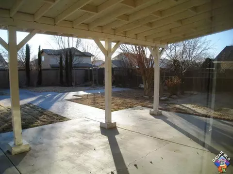 45846 Suffolk Dr, Lancaster, CA 93534 photo 6