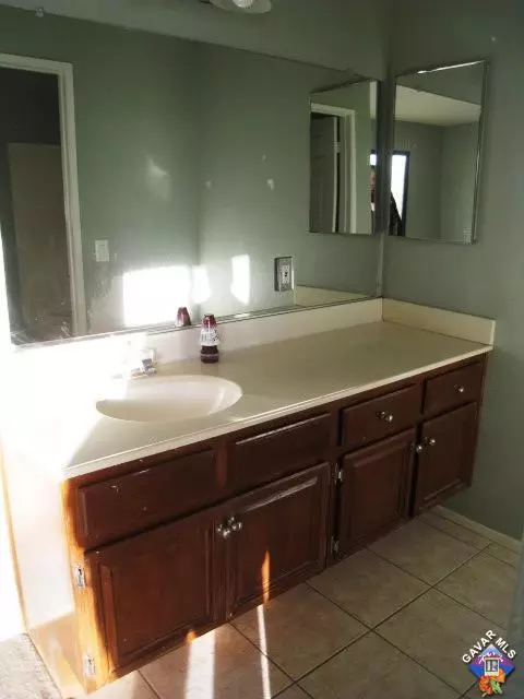 45846 Suffolk Dr, Lancaster, CA 93534 photo 5