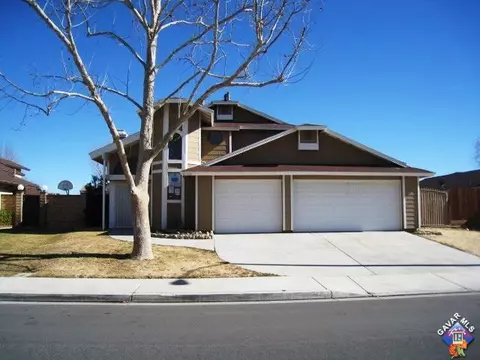 45846 Suffolk Dr, Lancaster, CA 93534 photo 1