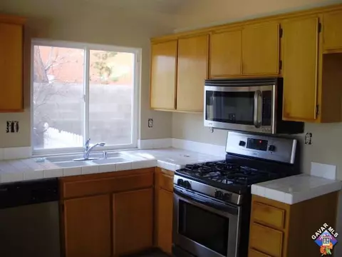 37040 57th St, Palmdale, CA 93552 photo 4