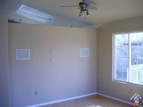 37040 57th St, Palmdale, CA 93552 photo 2