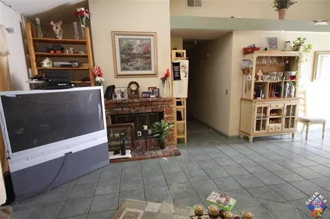 4925 Sunburst Dr, Palmdale, CA 93552 photo 3