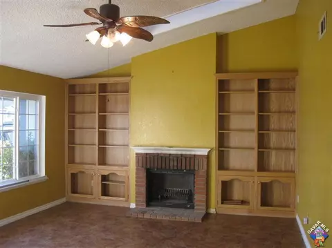 1829 Avenue R4 E, Palmdale, CA 93550 photo 2