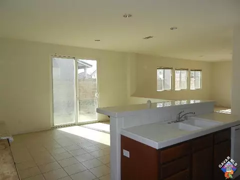 2756 Emerald Ln, Lancaster, CA 93535 photo 9