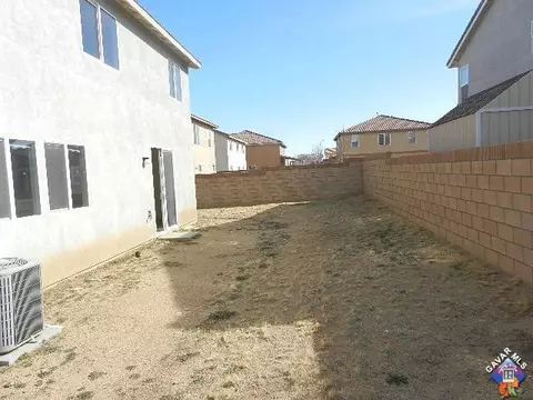2756 Emerald Ln, Lancaster, CA 93535 photo 4