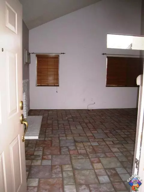 1544 E Kettering St, Lancaster, CA 93535 photo 2