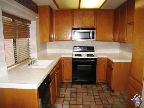 1544 E Kettering St, Lancaster, CA 93535 photo 4