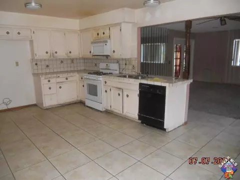 37636 27th St, Palmdale, CA 93550 photo 3