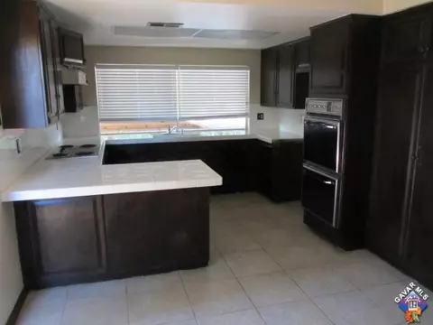 42907 Cromley Ct, Lancaster, CA 93534 photo 2
