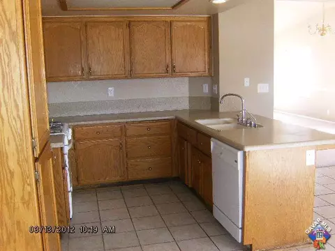 1728 Lightcap St, Lancaster, CA 93535 photo 5