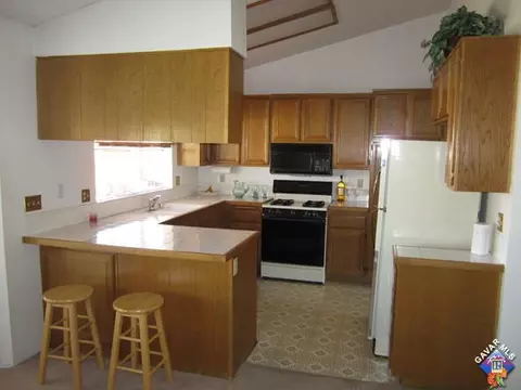 2261 Brighton Ct, Palmdale, CA 93550 photo 8