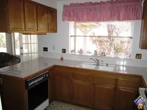 2261 Brighton Ct, Palmdale, CA 93550 photo 9