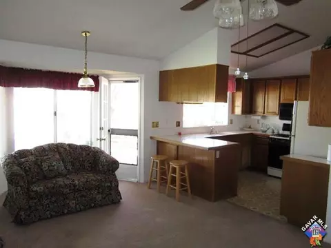 2261 Brighton Ct, Palmdale, CA 93550 photo 7