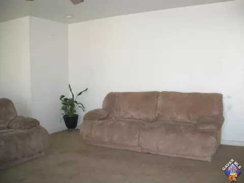 45457 Kingtree Ave, Lancaster, CA 93534 photo 2
