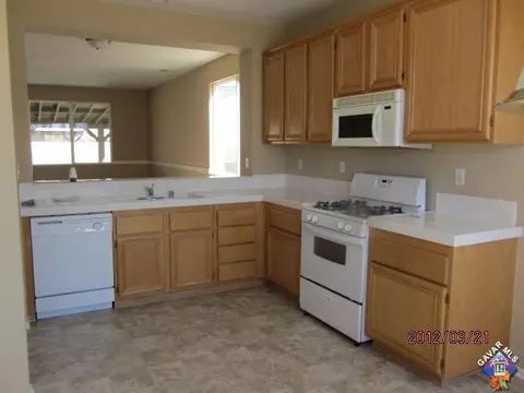 1237 W Holguin St, Lancaster, CA 93534 photo 9