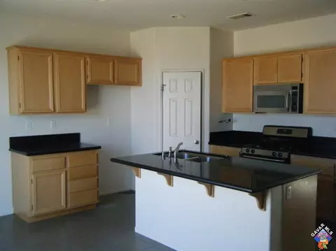 43003 Carpenter Dr, Lancaster, CA 93535 photo 3