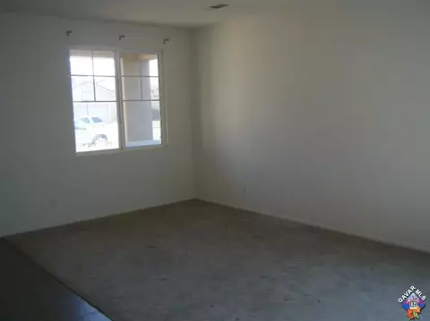 43003 Carpenter Dr, Lancaster, CA 93535 photo 2