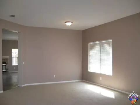 45658 Knightsbridge St, Lancaster, CA 93534 photo 2