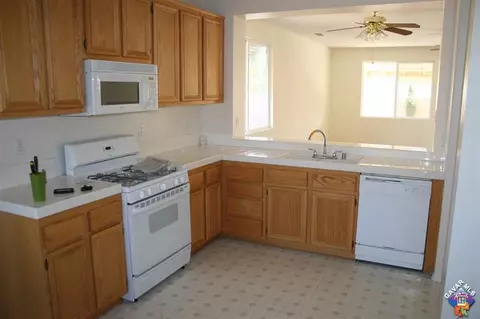 45828 Barham Ave, Lancaster, CA 93534 photo 2
